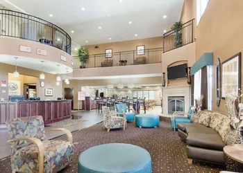 Comfort Suites Topeka Northwest hotel thumbnail 3