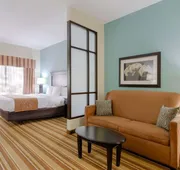 Comfort Suites Topeka Northwest hotel detail image 7