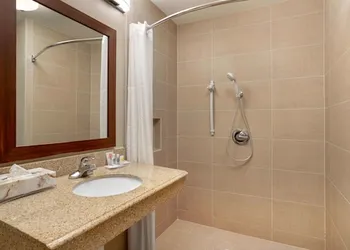 Comfort Inn & Suites Port Arthur-Port Neches hotel thumbnail 4