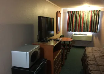 Budget Inn hotel thumbnail 2
