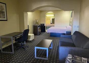Redwood Suites hotel thumbnail 7