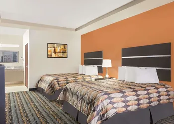 Days Inn by Wyndham Dilley hotel thumbnail 5