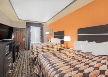 Days Inn by Wyndham Dilley hotel thumbnail 6
