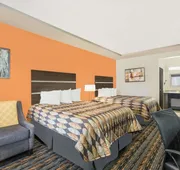 Days Inn by Wyndham Dilley hotel detail image 7