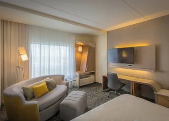 Courtyard by Marriott Winnipeg Airport hotel thumbnail 8