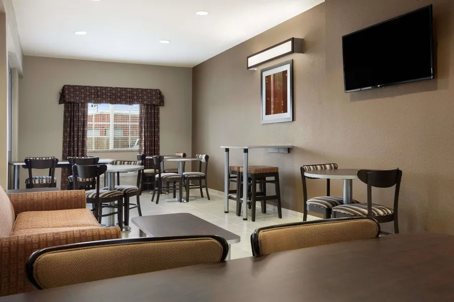 Microtel Inn & Suites by Wyndham Kenedy/Karnes City hotel detail image 2