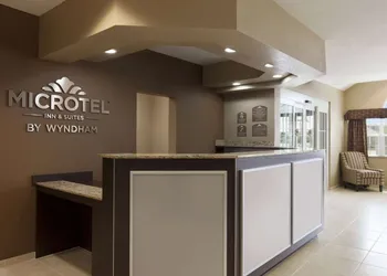 Microtel Inn & Suites by Wyndham Kenedy/Karnes City hotel thumbnail 3