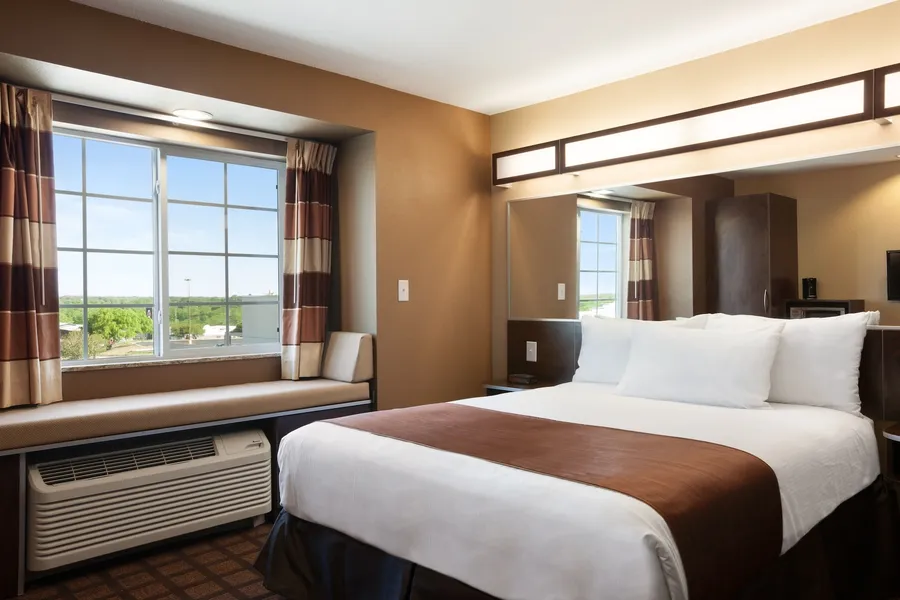 Microtel Inn & Suites by Wyndham Kenedy/Karnes City hotel detail image 6
