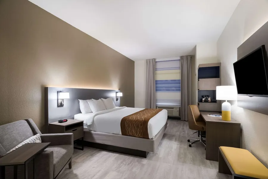 Comfort Inn & Suites Victoria North hotel detail image 6