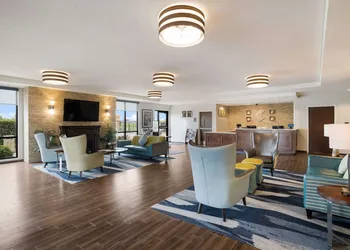 Comfort Inn & Suites Victoria North hotel thumbnail 5