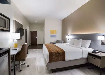 Comfort Inn & Suites Victoria North hotel thumbnail 7