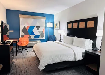 Holiday Inn Express & Suites Houston East - Baytown by IHG hotel thumbnail 5