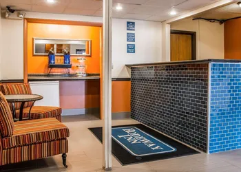 Rodeway Inn Muskegon Airport hotel thumbnail 2