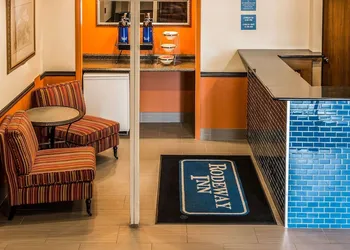 Rodeway Inn Muskegon Airport hotel thumbnail 3