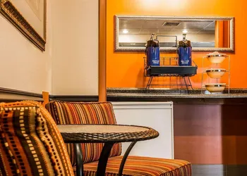 Rodeway Inn Muskegon Airport hotel thumbnail 4