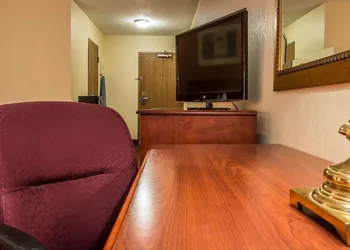Rodeway Inn Muskegon Airport hotel thumbnail 7