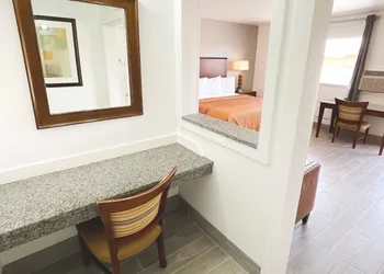 Economy Inn hotel thumbnail 5