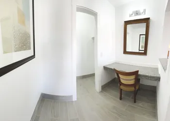 Economy Inn hotel thumbnail 7