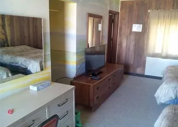 Mountaineer Motel hotel thumbnail 3
