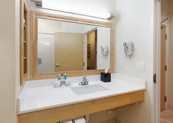Holiday Inn Express & Suites San Antonio - Brooks City Base by IHG hotel thumbnail 4