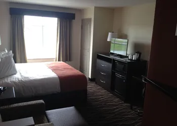 AmericInn by Wyndham Waupun hotel thumbnail 7