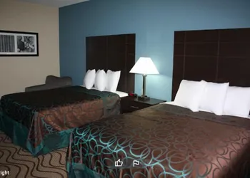 La Plaza Inn & Suites hotel thumbnail 2