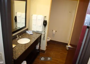 La Plaza Inn & Suites hotel thumbnail 7