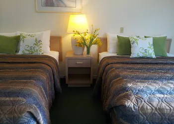 Campbell River Lodge by Riverside hotel thumbnail 4