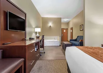 Comfort Suites Bridgeport - Clarksburg hotel thumbnail 4