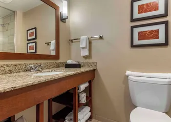 Comfort Suites Bridgeport - Clarksburg hotel thumbnail 5