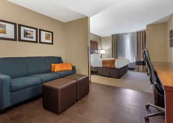 Comfort Suites Bridgeport - Clarksburg hotel thumbnail 8