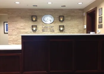 Comfort Suites Youngstown North hotel thumbnail 2