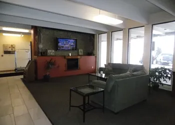 Econo Lodge Inn & Suites Brookings hotel thumbnail 2