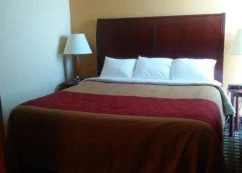 Econo Lodge Inn & Suites Brookings hotel thumbnail 6