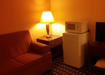 Econo Lodge Inn & Suites Brookings hotel thumbnail 7