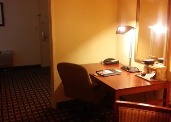 Econo Lodge Inn & Suites Brookings hotel thumbnail 8