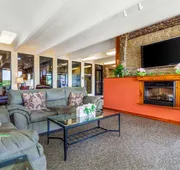 Econo Lodge Inn & Suites Brookings hotel detail image 4