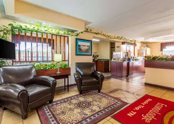 Econo Lodge Rocky Top hotel thumbnail 3