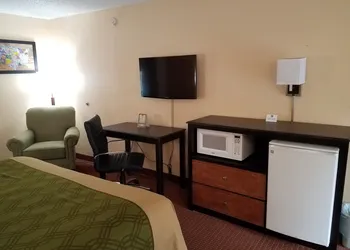 Econo Lodge Rocky Top hotel thumbnail 5