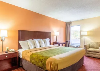 Econo Lodge Rocky Top hotel thumbnail 6