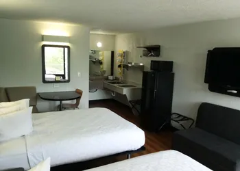 Americas Best Value Inn Beeville hotel thumbnail 2