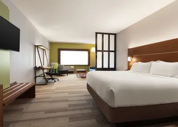 Holiday Inn Express & Suites Edinburg-McAllen Area by IHG hotel thumbnail 2