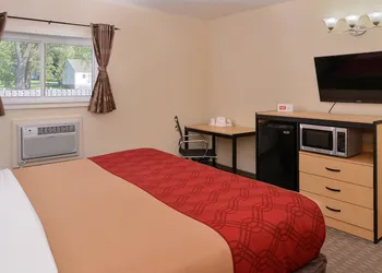 Econo Lodge Rochester I-90 & I-390 hotel thumbnail 5