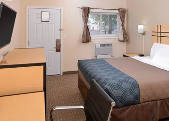 Econo Lodge Rochester I-90 & I-390 hotel thumbnail 8