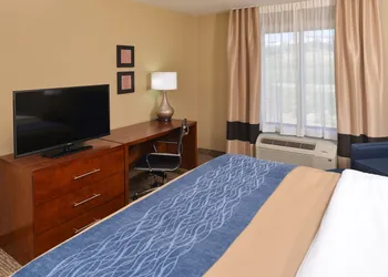 Comfort Inn & Suites Mandan - Bismarck hotel thumbnail 4