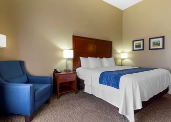 Comfort Inn & Suites Mandan - Bismarck hotel thumbnail 6