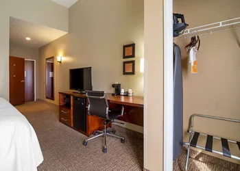 Comfort Inn & Suites Mandan - Bismarck hotel thumbnail 7