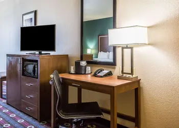 Comfort Inn & Suites Newcastle - Oklahoma City hotel thumbnail 8