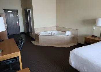 The Kanata Bonnyville hotel thumbnail 4