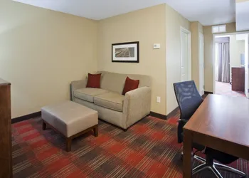 Gateway Park Hotel and Suites hotel thumbnail 4
